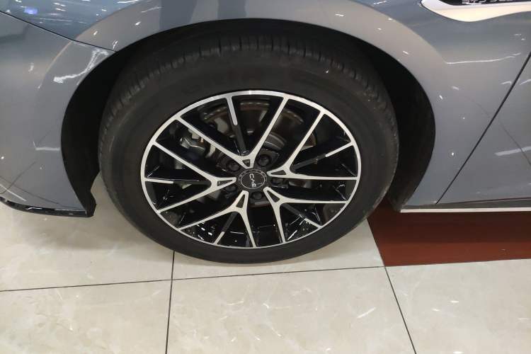 Used BYD Seal 07 DM-i 2025 DM-i 1.5L 125km Prestige Model Left Front Wheel Hub