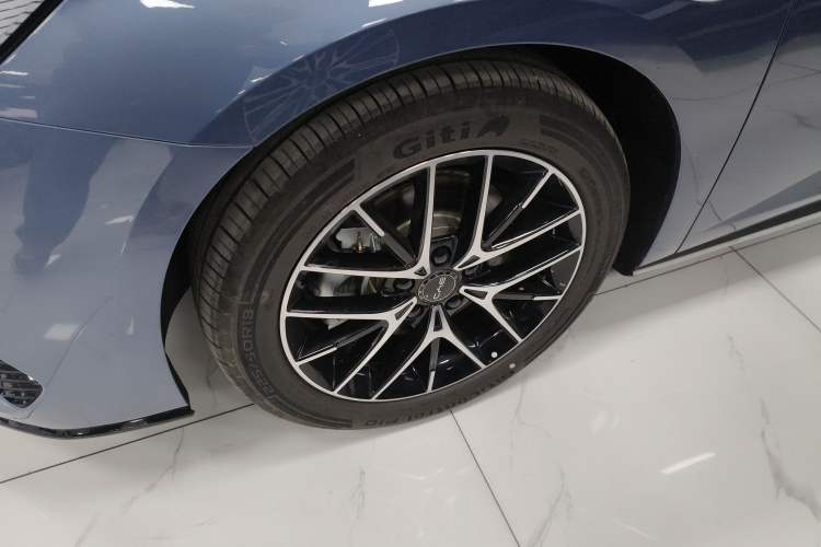 Used BYD Seal 07 DM-i 2025 DM-i 1.5L 125km Luxury Model Left Front Wheel Hub
