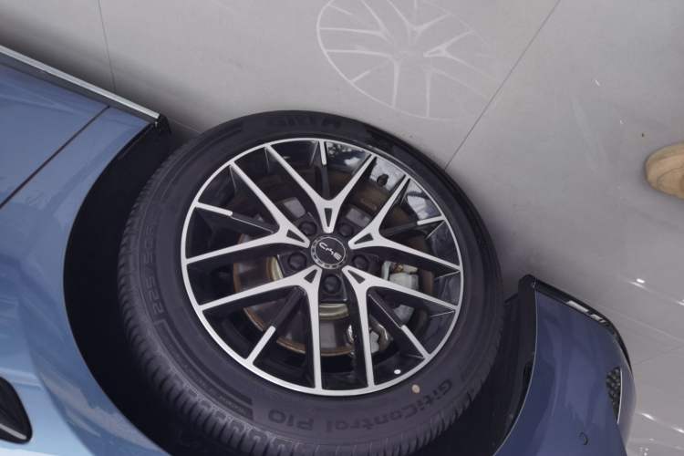 Used BYD Seal 07 DM-i 2025 Intelligent Driving Version DM-i 1.5L 125 km Prestige Edition Left Front Wheel Hub