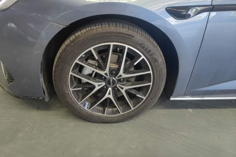 Used BYD Seal 07 DM-i 2025 Intelligent Driving Version DM-i 1.5L 125 km Prestige Edition Left Front Wheel Hub