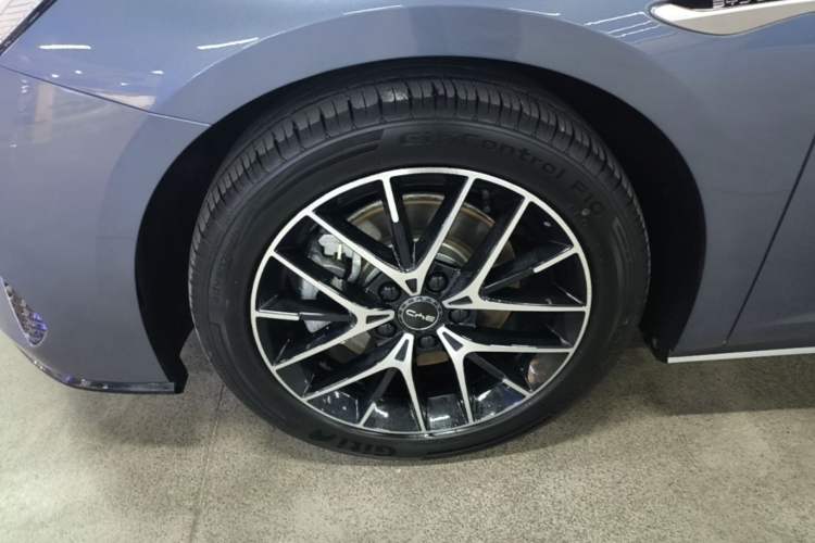 Used BYD Seal 07 DM-i 2025 DM-i 1.5L 125km Luxury Model Left Front Wheel Hub