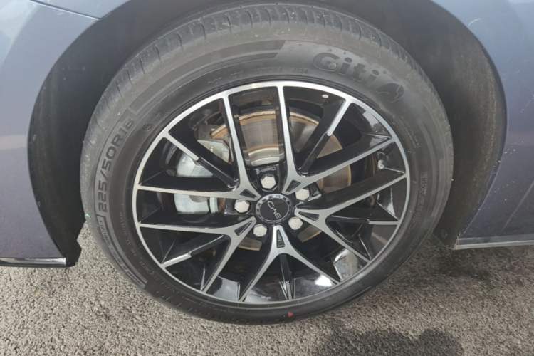 Used BYD Seal 07 DM-i 2025 DM-i 1.5T 125km Flagship Model Left Front Wheel Hub