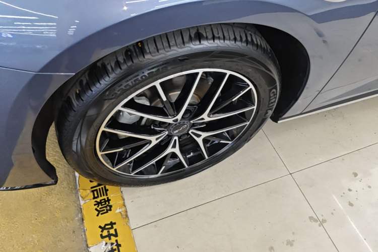 Used BYD Seal 07 DM-i 2025 DM-i 1.5L 125km Luxury Model Left Front Wheel Hub