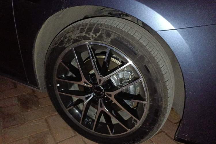 Used BYD Seal 07 DM-i 2025 Intelligent Driving Version DM-i 1.5L 125 km Luxury Edition Right Front Wheel Hub