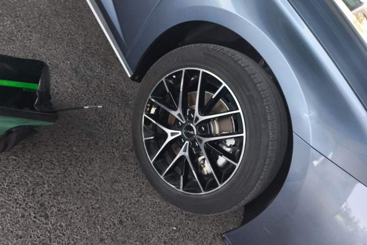 Used BYD Seal 07 DM-i 2025 DM-i 1.5L 125km Prestige Model Right Front Wheel Hub