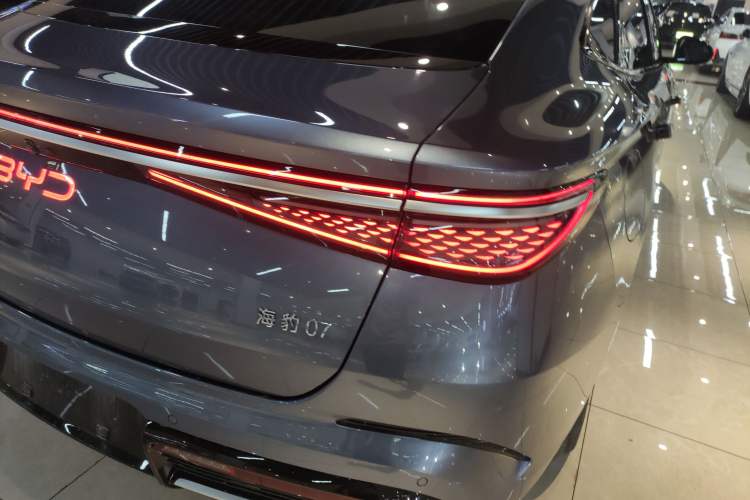 Used BYD Seal 07 DM-i 2025 DM-i 1.5L 125km Prestige Model Right Rear Taillight