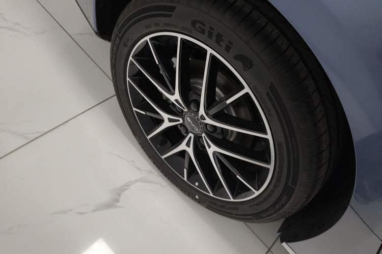 Used BYD Seal 07 DM-i 2025 DM-i 1.5L 125km Luxury Model Right Rear Wheel Hub