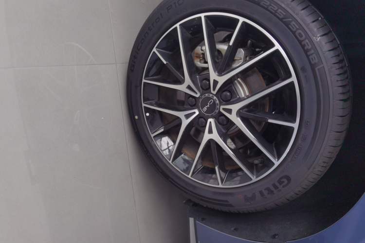 Used BYD Seal 07 DM-i 2025 Intelligent Driving Version DM-i 1.5L 125 km Prestige Edition Right Rear Wheel Hub