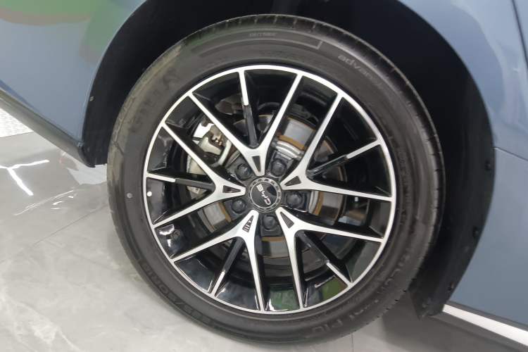 Used BYD Seal 07 DM-i 2025 Intelligent Driving Version DM-i 1.5L 125 km Prestige Edition Right Rear Wheel Hub