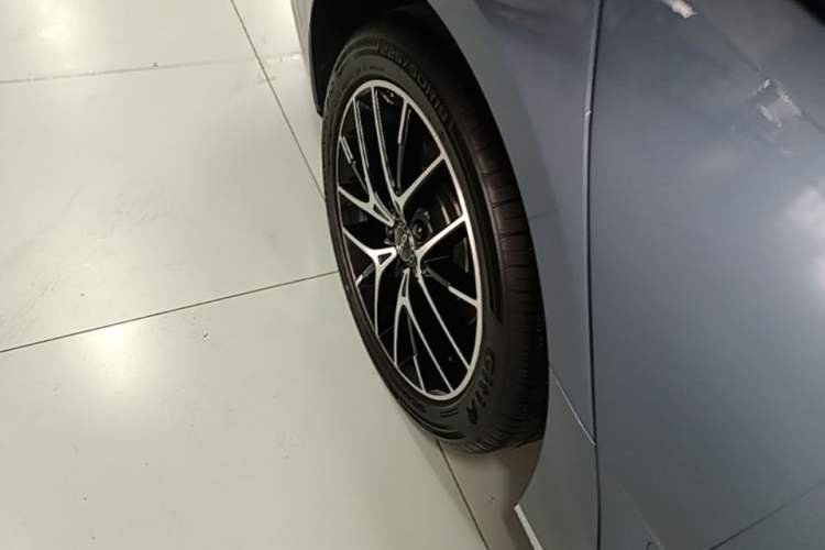 Used BYD Seal 07 DM-i 2025 DM-i 1.5L 125km Luxury Model Right Rear Wheel Hub