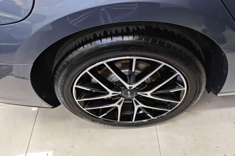 Used BYD Seal 07 DM-i 2025 DM-i 1.5L 125km Luxury Model Right Rear Wheel Hub