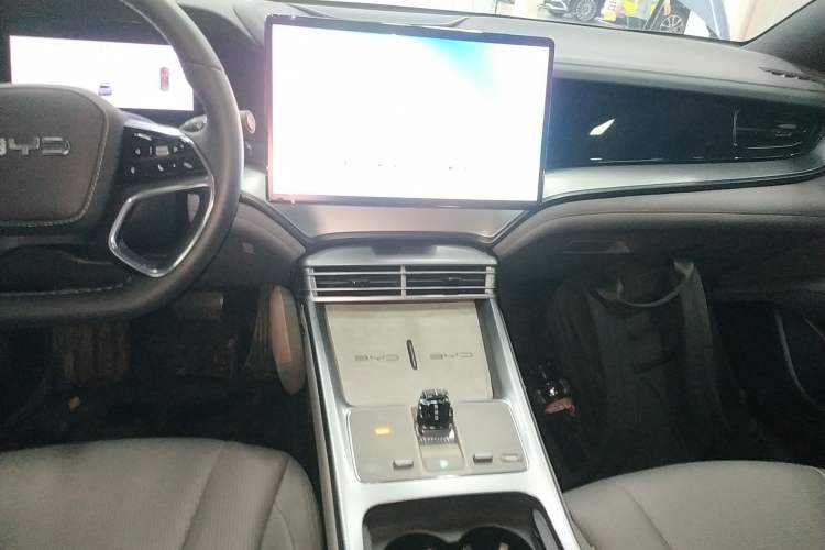 Used BYD Seal 07 DM-i 2025 DM-i 1.5L 125km Elite Model Audio And AC Panel