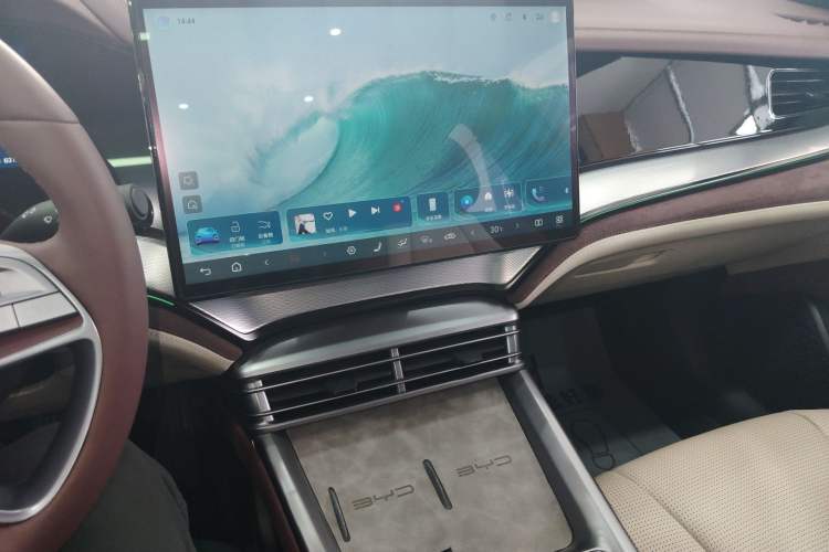 Used BYD Seal 07 DM-i 2025 Intelligent Driving Version DM-i 1.5L 125 km Luxury Edition Audio And AC Panel