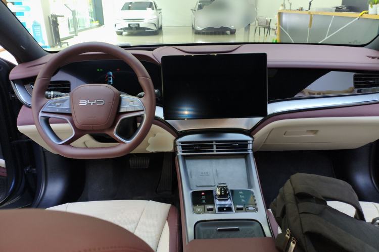Used BYD Seal 07 DM-i 2025 Intelligent Driving Version DM-i 1.5L 125 km Prestige Edition Center Console