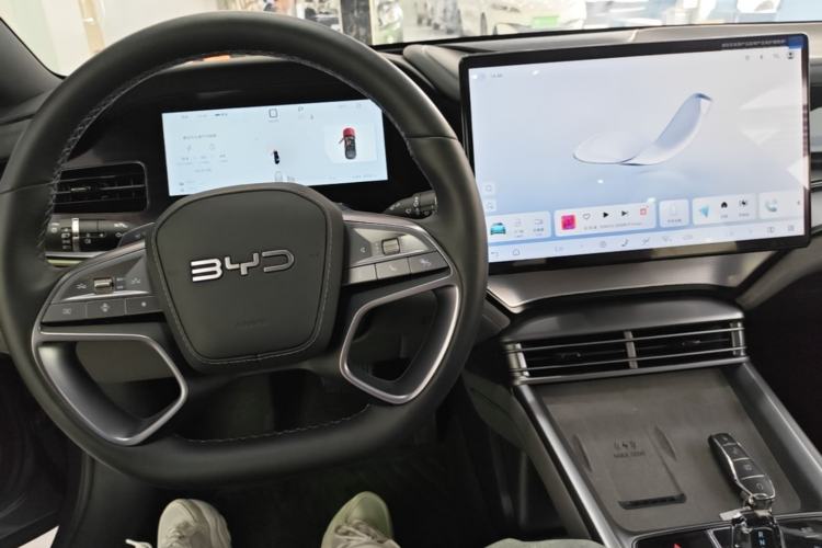 Used BYD Seal 07 DM-i 2025 Intelligent Driving Version DM-i 1.5L 125 km Prestige Edition Center Console