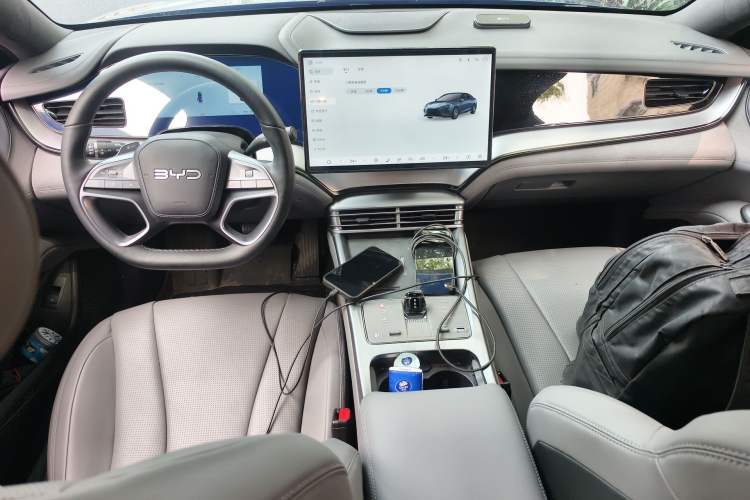 Used BYD Seal 07 DM-i 2025 Intelligent Driving Version DM-i 1.5L 125 km Luxury Edition Center Console