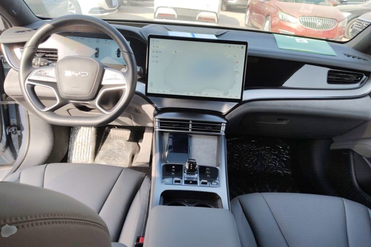 Used BYD Seal 07 DM-i 2025 Intelligent Driving Version DM-i 1.5L 125 km Prestige Edition Center Console