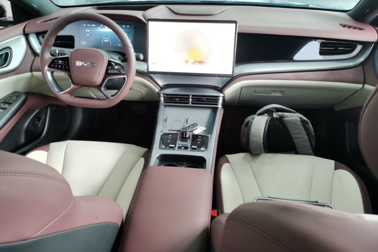 Used BYD Seal 07 DM-i 2025 DM-i 1.5L 125km Prestige Model Center Console