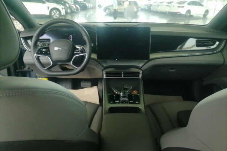 Used BYD Seal 07 DM-i 2025 DM-i 1.5L 125km Elite Model Center Console