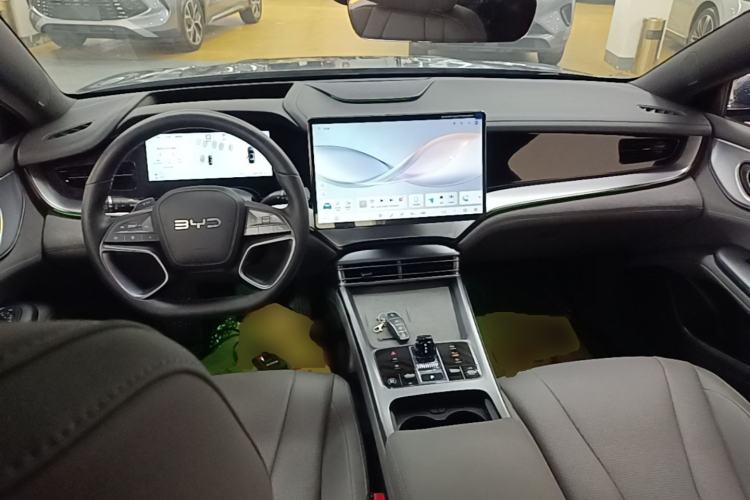 Used BYD Seal 07 DM-i 2025 Intelligent Driving Version DM-i 1.5L 125 km Prestige Edition Center Console