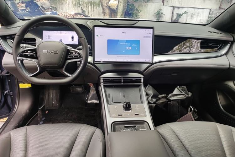 Used BYD Seal 07 DM-i 2025 DM-i 1.5L 125km Elite Model Center Console