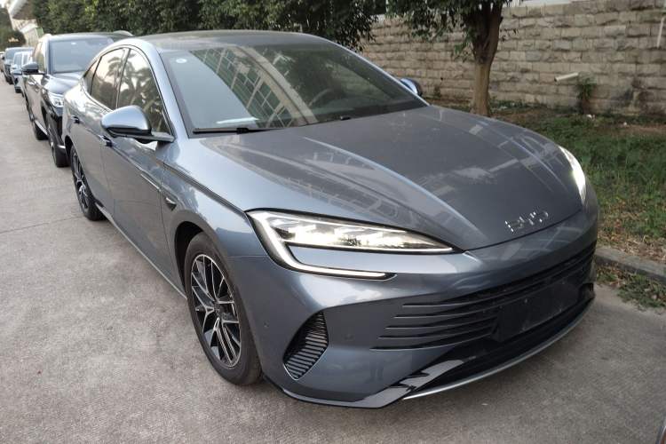 Used BYD Seal 07 DM-i 2025 DM-i 1.5L 125km Prestige Model Front Right 45 Deg