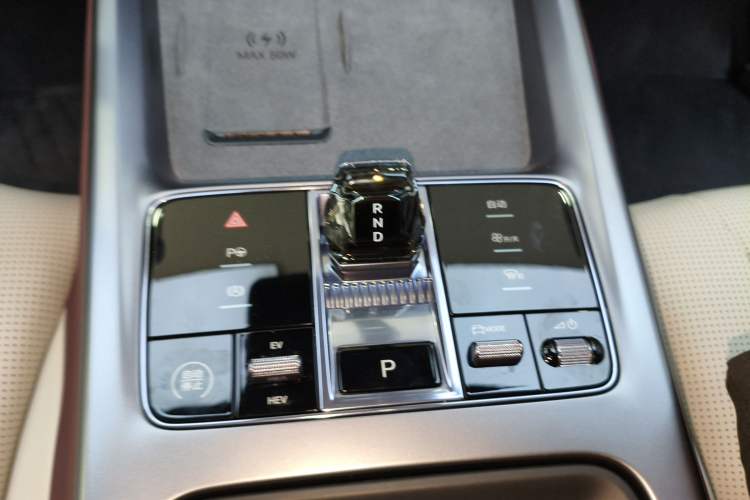 Used BYD Seal 07 DM-i 2025 Intelligent Driving Version DM-i 1.5L 125 km Prestige Edition Gear Lever