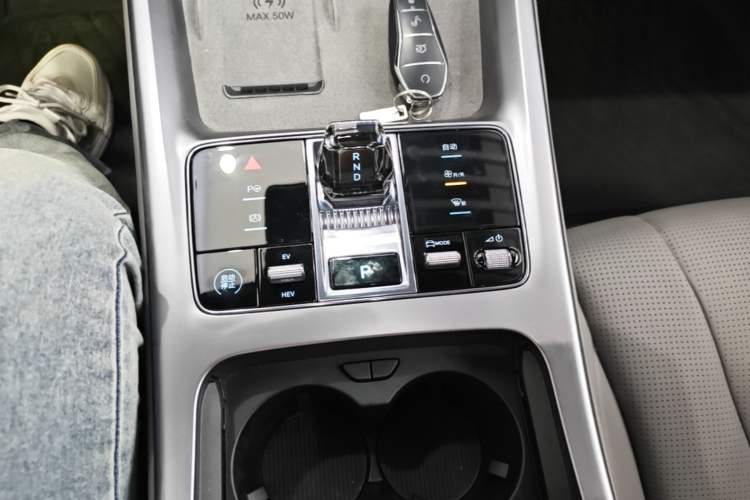 Used BYD Seal 07 DM-i 2025 Intelligent Driving Version DM-i 1.5L 125 km Prestige Edition Gear Lever