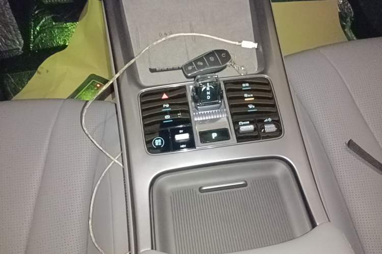 Used BYD Seal 07 DM-i 2025 Intelligent Driving Version DM-i 1.5L 125 km Prestige Edition Gear Lever