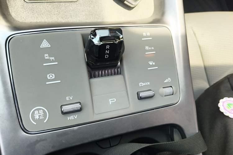 Used BYD Seal 07 DM-i 2025 DM-i 1.5L 125km Luxury Model Gear Lever