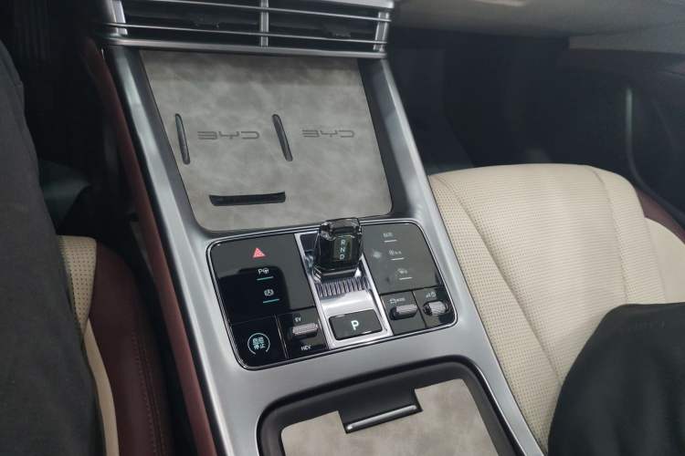 Used BYD Seal 07 DM-i 2025 Intelligent Driving Version DM-i 1.5L 125 km Luxury Edition Gear Lever
