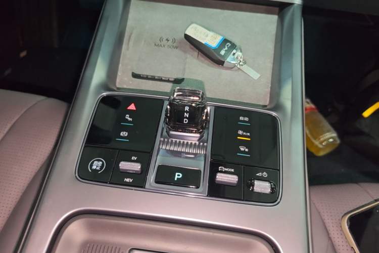 Used BYD Seal 07 DM-i 2025 DM-i 1.5L 125km Luxury Model Gear Lever