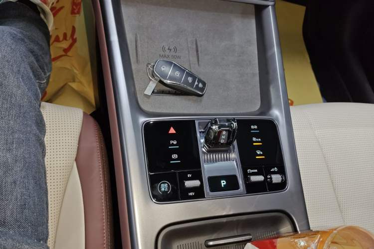Used BYD Seal 07 DM-i 2025 Intelligent Driving Version DM-i 1.5L 125 km Prestige Edition Gear Lever
