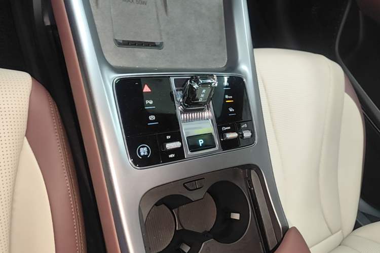 Used BYD Seal 07 DM-i 2025 Intelligent Driving Version DM-i 1.5L 125 km Prestige Edition Gear Lever