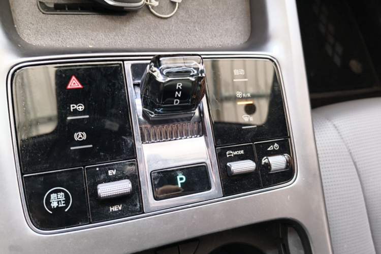 Used BYD Seal 07 DM-i 2025 Intelligent Driving Version DM-i 1.5L 125 km Prestige Edition Gear Lever