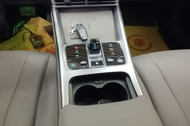 Used BYD Seal 07 DM-i 2025 Intelligent Driving Version DM-i 1.5L 125 km Prestige Edition Gear Lever