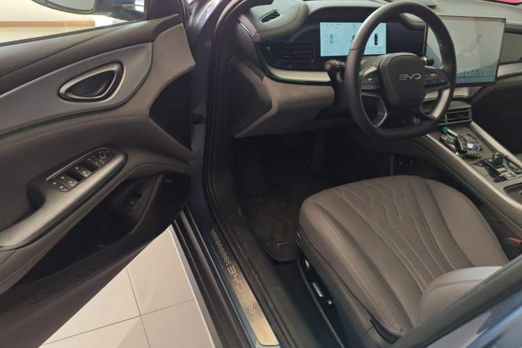 Used BYD Seal 07 DM-i 2025 Intelligent Driving Version DM-i 1.5T 125 km Range Flagship Edition Interior 3