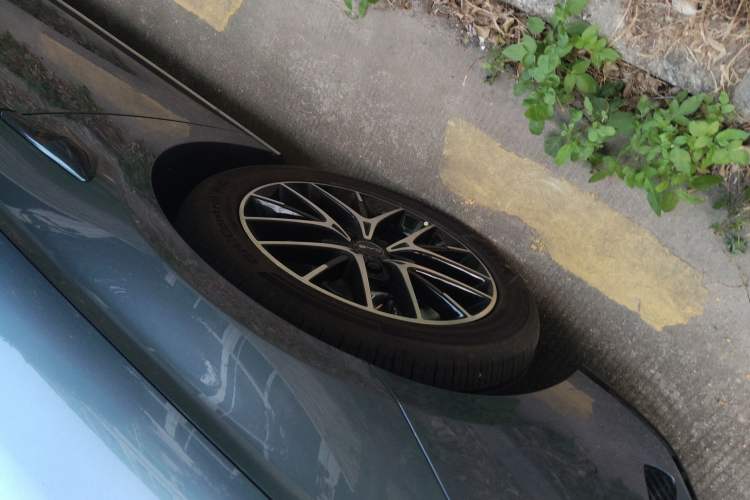 Used BYD Seal 07 DM-i 2025 DM-i 1.5L 125km Prestige Model Left Front Wheel Hub