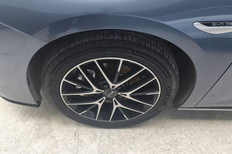 Used BYD Seal 07 DM-i 2025 DM-i 1.5L 125km Luxury Model Left Front Wheel Hub