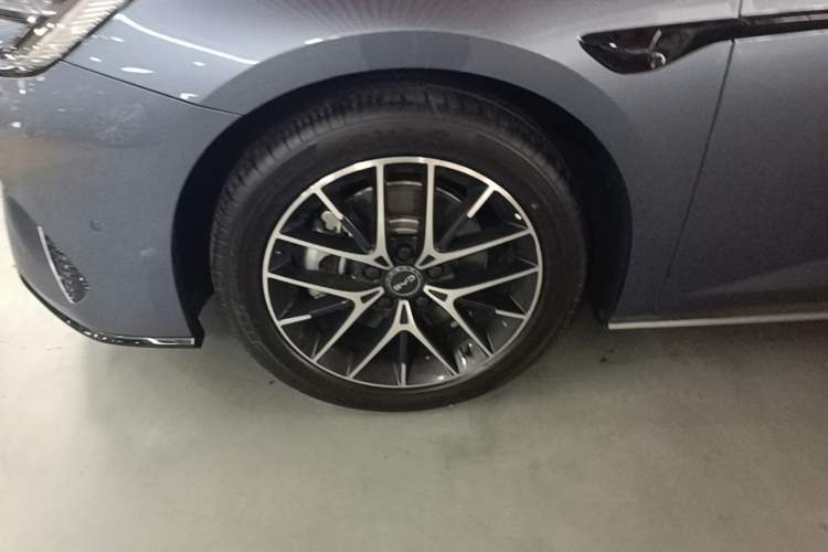 Used BYD Seal 07 DM-i 2025 Intelligent Driving Version DM-i 1.5L 125 km Prestige Edition Left Front Wheel Hub