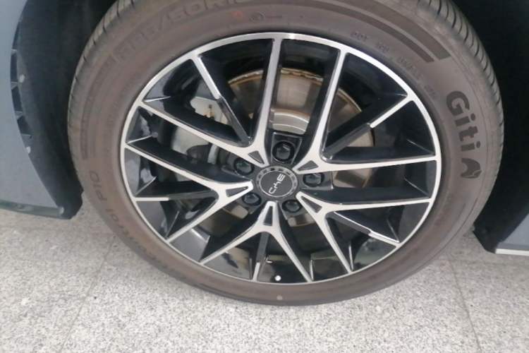 Used BYD Seal 07 DM-i 2025 DM-i 1.5L 125km Elite Model Left Front Wheel Hub