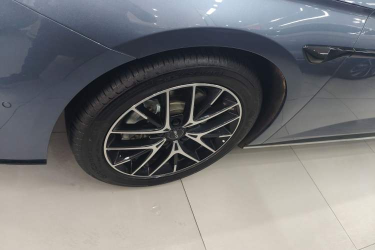 Used BYD Seal 07 DM-i 2025 Intelligent Driving Version DM-i 1.5L 125 km Luxury Edition Left Front Wheel Hub