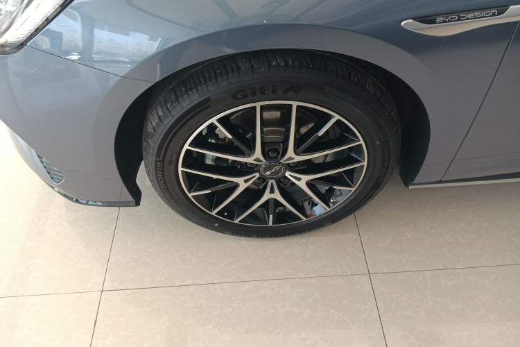 Used BYD Seal 07 DM-i 2025 DM-i 1.5L 125km Elite Model Left Front Wheel Hub