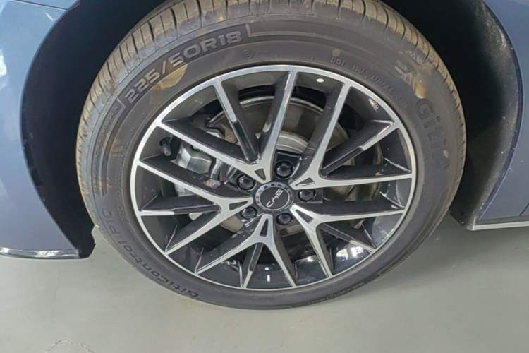 Used BYD Seal 07 DM-i 2025 DM-i 1.5T 125km Flagship Model Left Front Wheel Hub