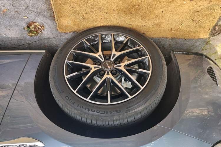 Used BYD Seal 07 DM-i 2025 DM-i 1.5L 125km Elite Model Left Front Wheel Hub