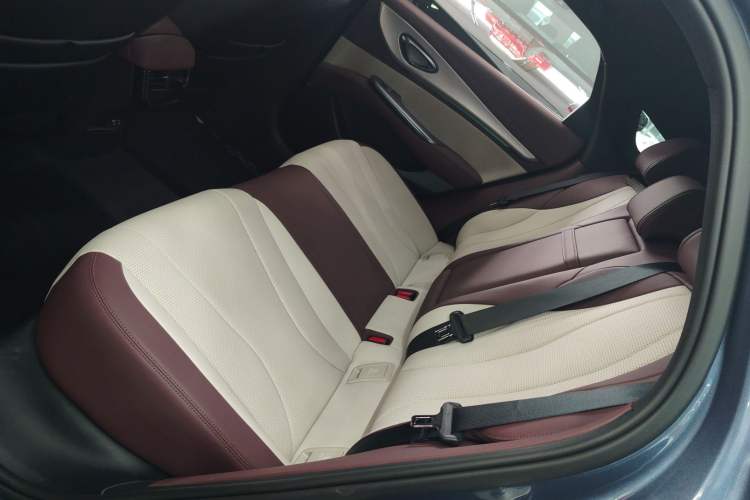 Used BYD Seal 07 DM-i 2025 Intelligent Driving Version DM-i 1.5L 125 km Luxury Edition Left Rear Seat