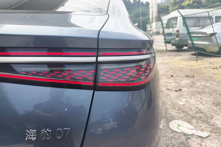 Used BYD Seal 07 DM-i 2025 DM-i 1.5L 125km Luxury Model Right Rear Taillight