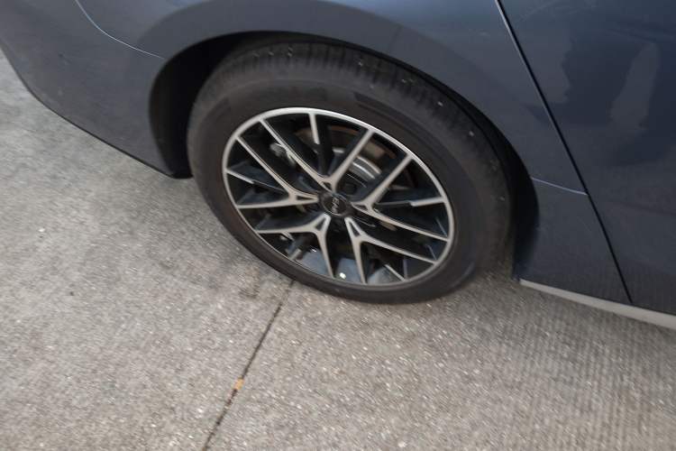 Used BYD Seal 07 DM-i 2025 DM-i 1.5L 125km Prestige Model Right Rear Wheel Hub