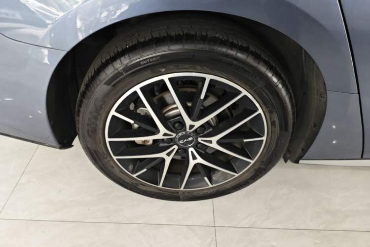 Used BYD Seal 07 DM-i 2025 Intelligent Driving Version DM-i 1.5L 125 km Prestige Edition Right Rear Wheel Hub