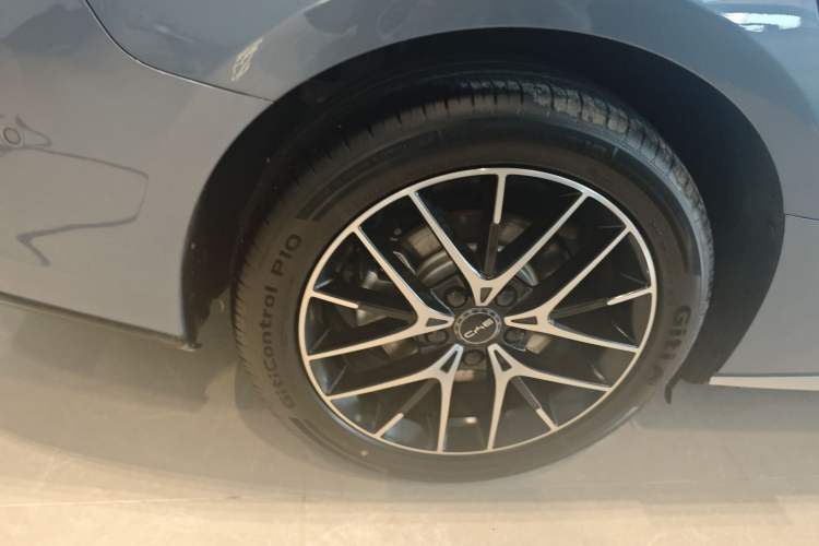 Used BYD Seal 07 DM-i 2025 Intelligent Driving Version DM-i 1.5L 125 km Prestige Edition Right Rear Wheel Hub